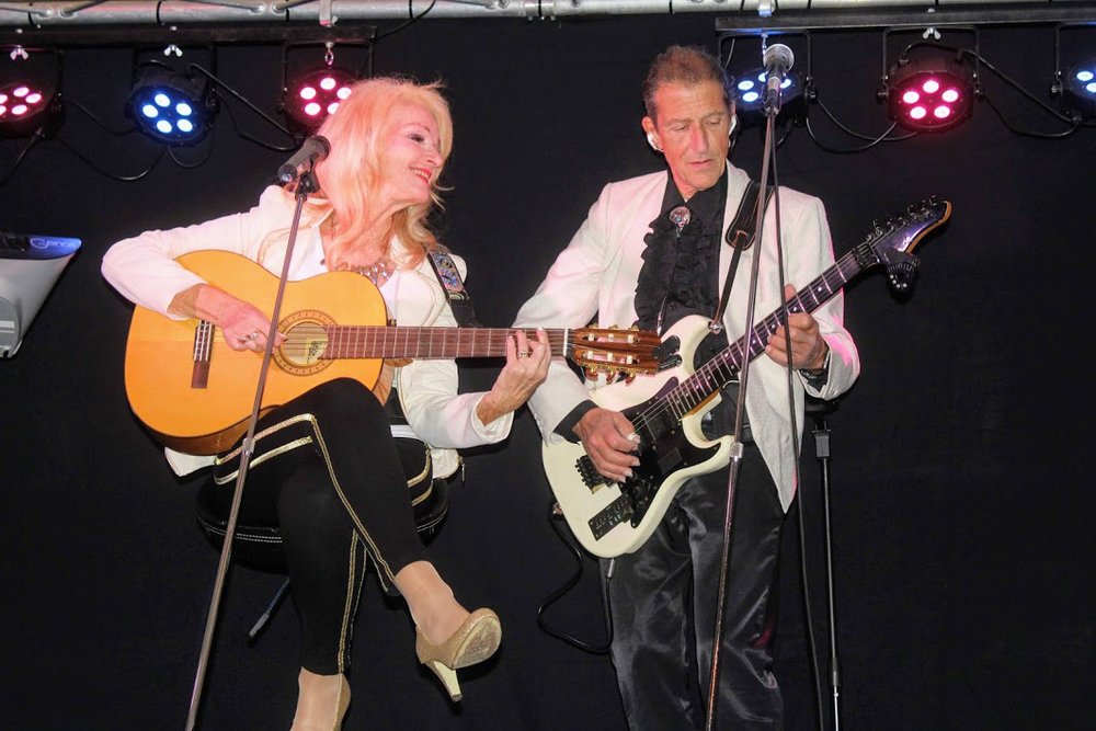 Saskia en Serge te boeken bij www.kwekel-evenementen.nl