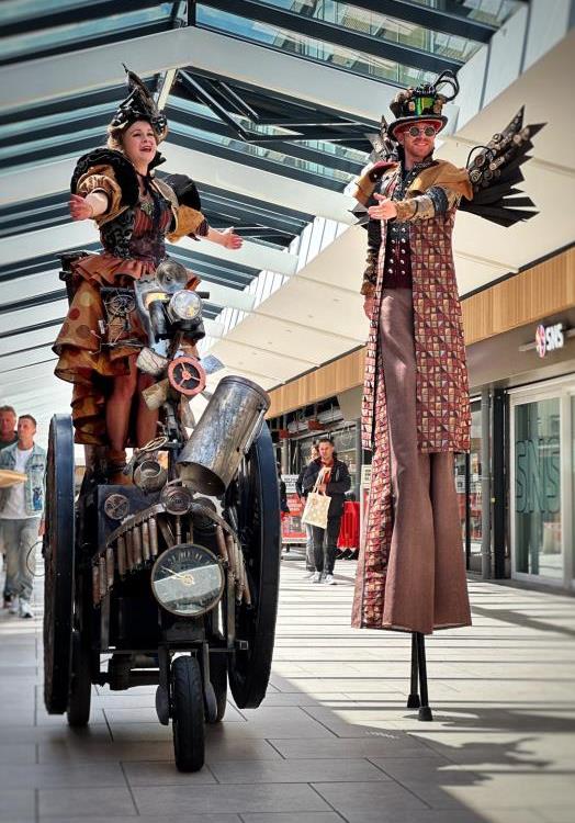 Steampunk zangeres,  www.kwekel-evenementen.nl 